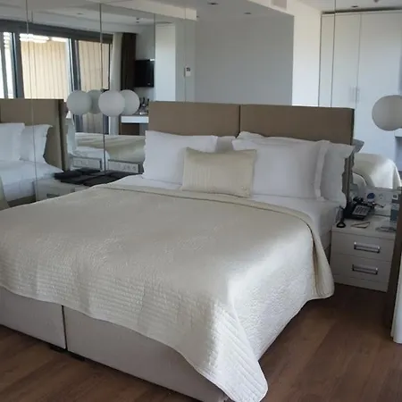 7800 Hotell 4*