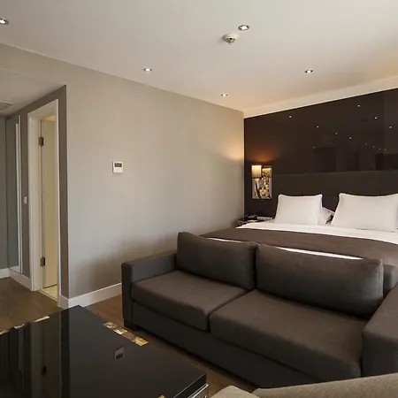 7800 Hotell 4*