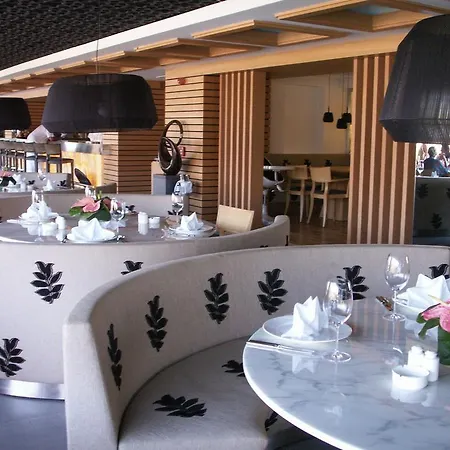 7800 Hotell 4*